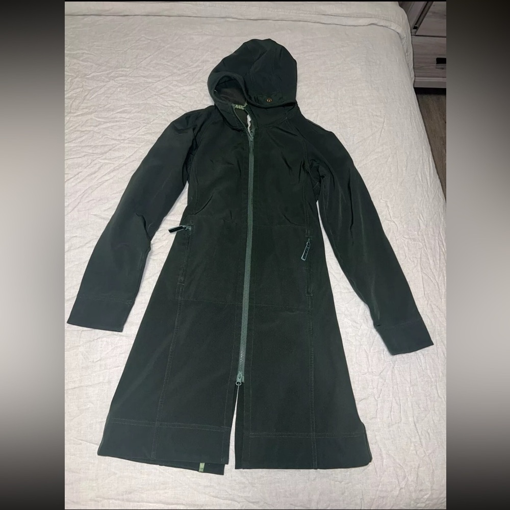 Lululemon Women's RepelShell Soft Shell Rain Jacket - Green Size 2 Fleece-lined